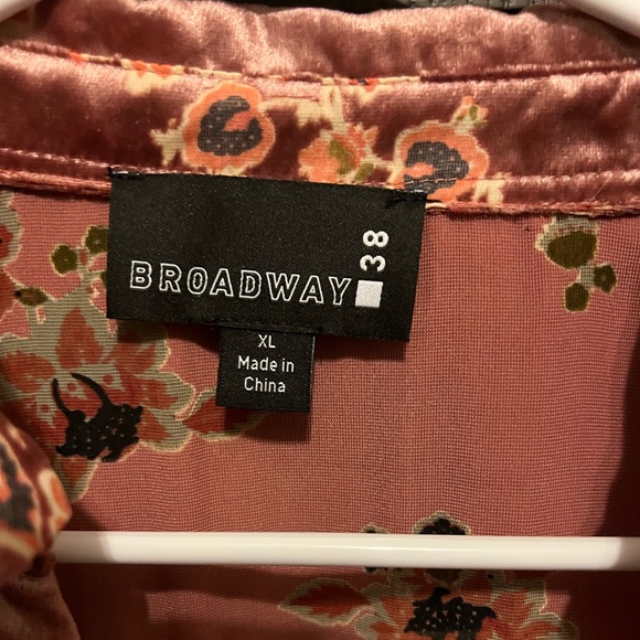 NWOT Velvet Button Down Cropped Blouse - Picture 2 of 2